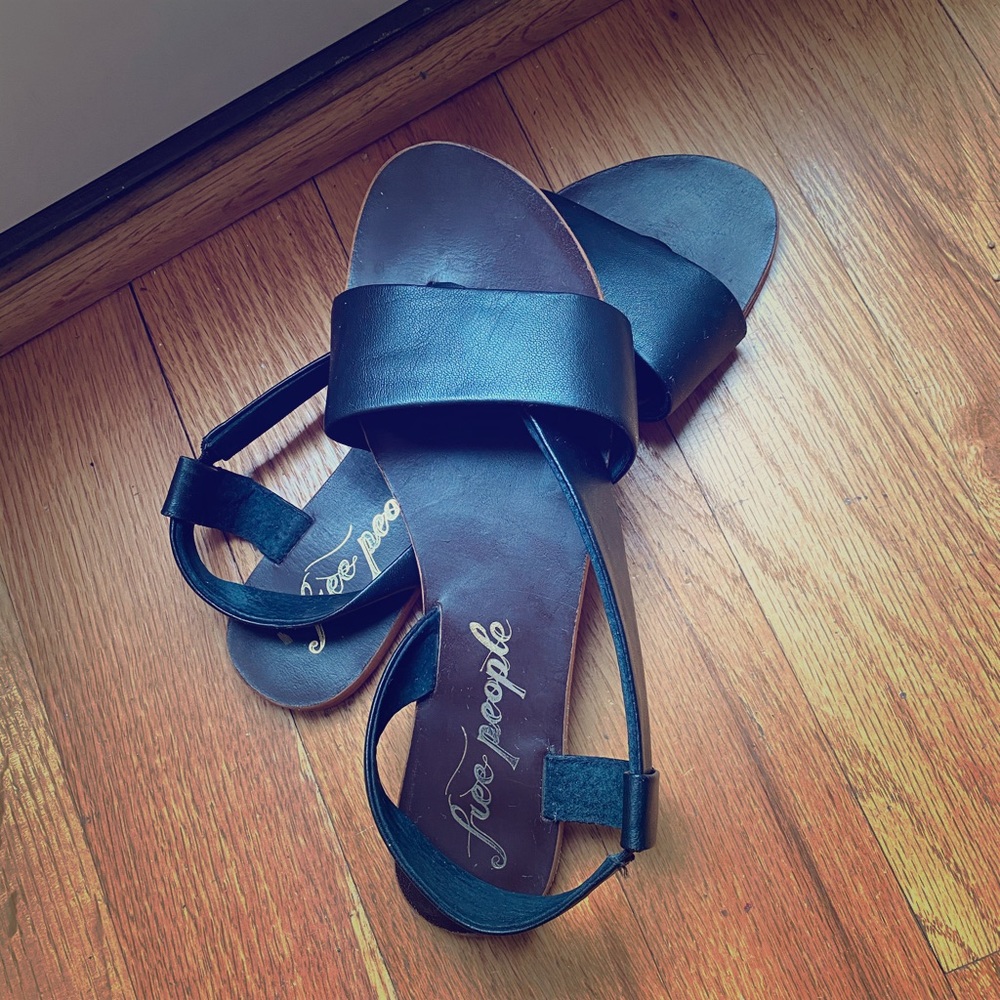 Barely worn Free People sandals sz 39 - black